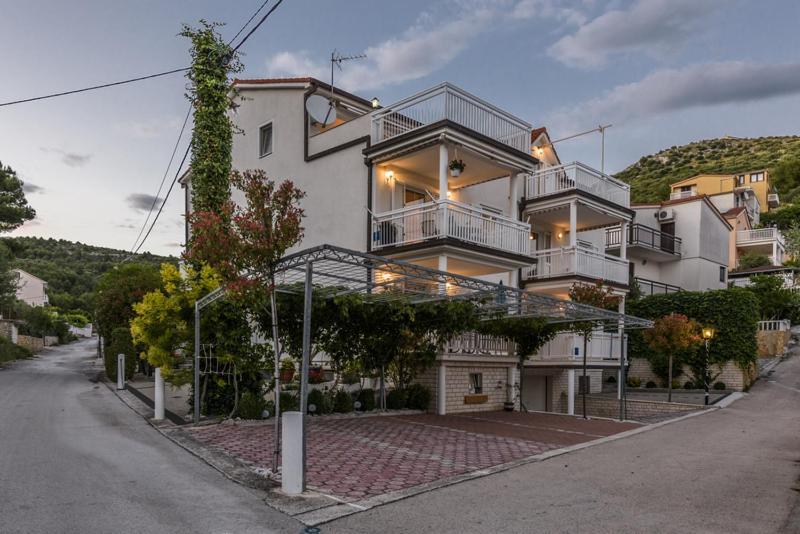 Apartments Luka - Trogir, Marina 150M From The Beach Buitenkant foto